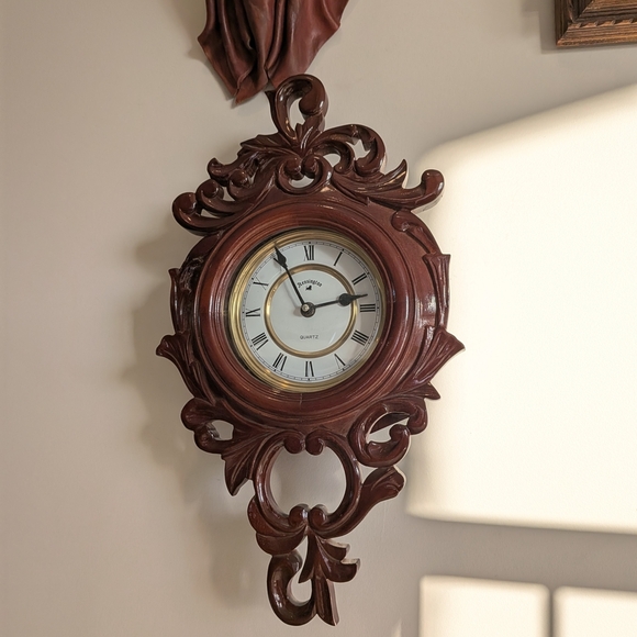 Kensington Vintage Carved Wood Wall Clock Quartz 17.25" - Picture 1 of 12